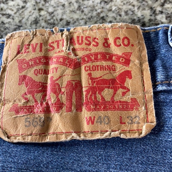 569 Levi Strauss & Co. 40 x 32 - Picture 8 of 11